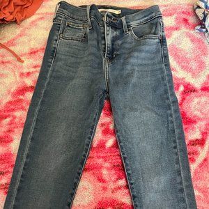 Levi's High Rise Skinny Jeans Mid-Wash